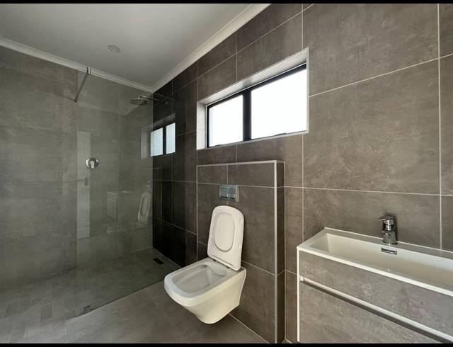 4 BEDROOM HOUSE FOR SALE IN SANDOWN